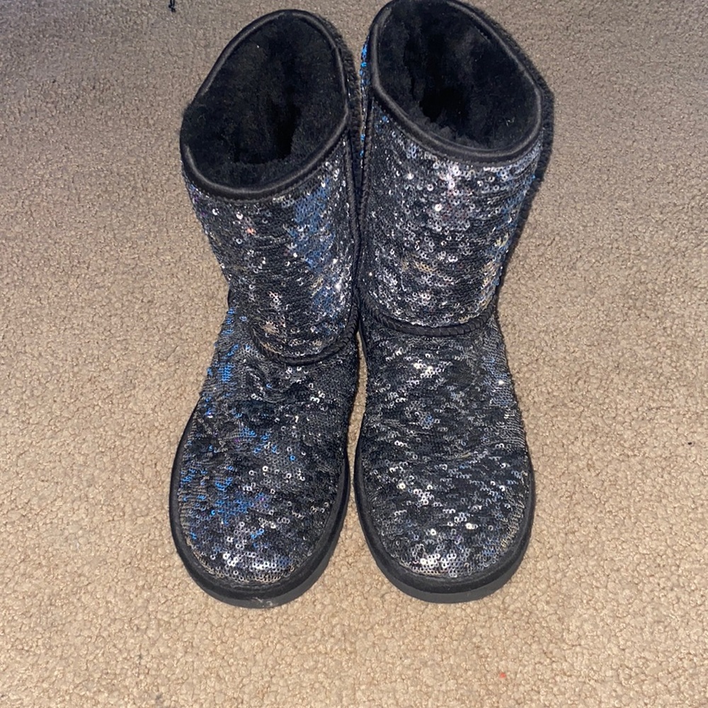 UGG BOOTS